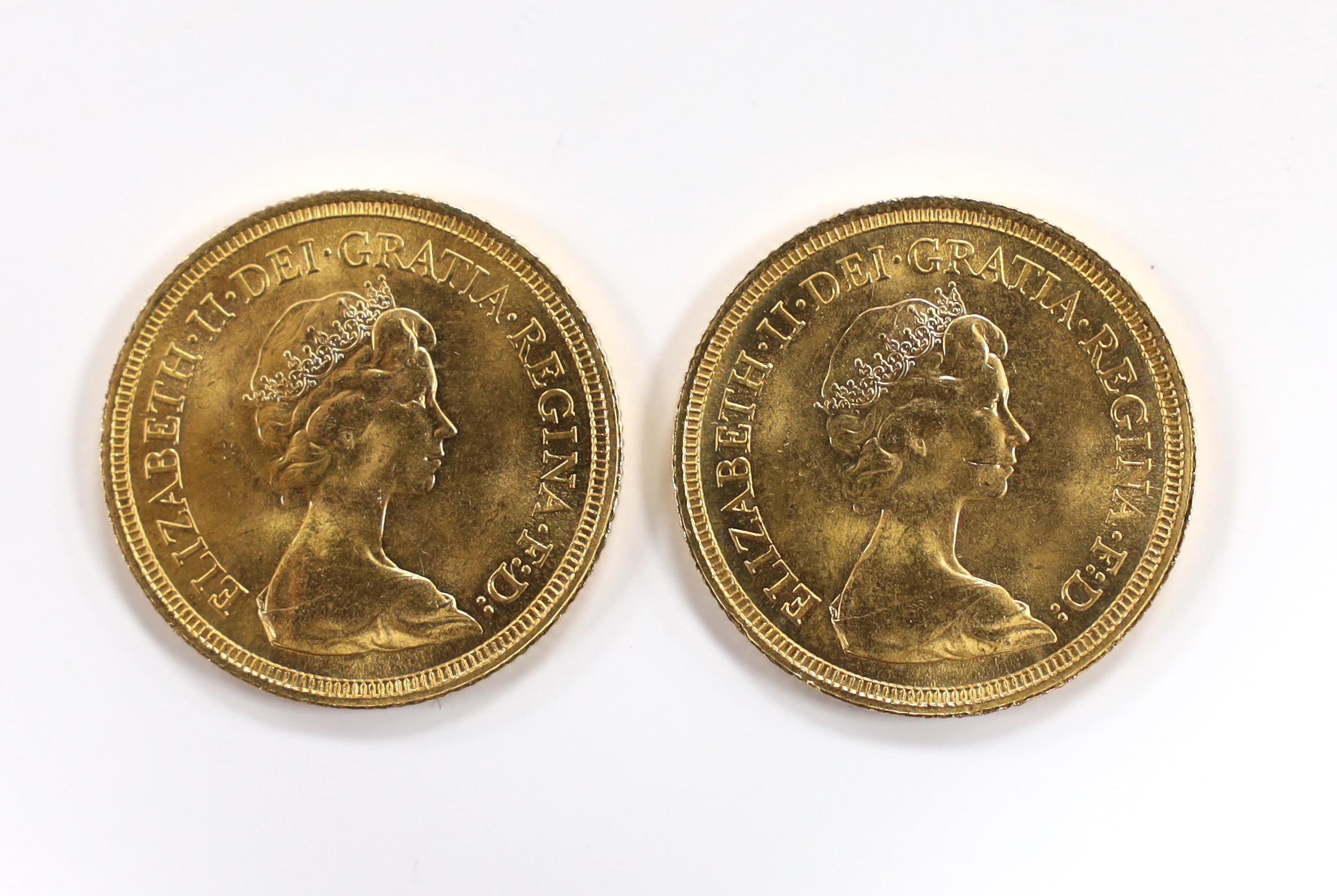 British gold coins - Two QEII gold sovereigns, 1974, near UNC, (S4204)